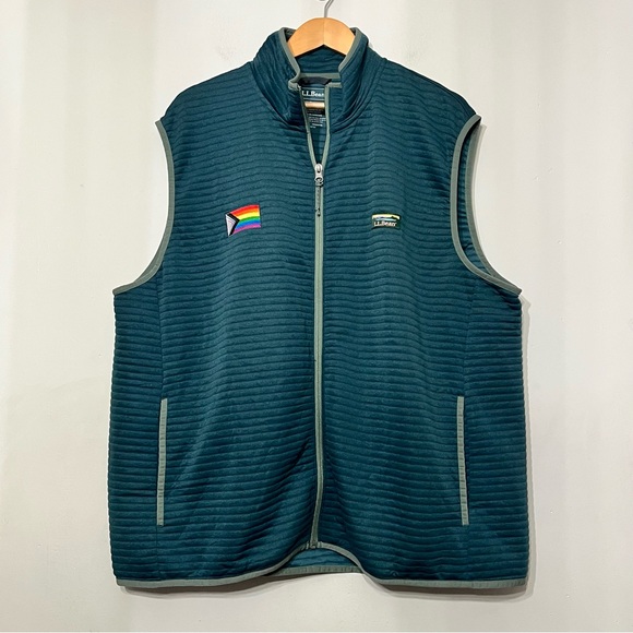 L.L. Bean Men’s Airlight Vest LBGTQ Progress Pride Flag Outdoor Performance XXL - Picture 9 of 9